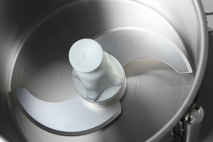 KRD Multi-Functional Food Processor Vegetable & Meat Cutter 15 Litres QS815 stainless steel blade in mixing bowl.