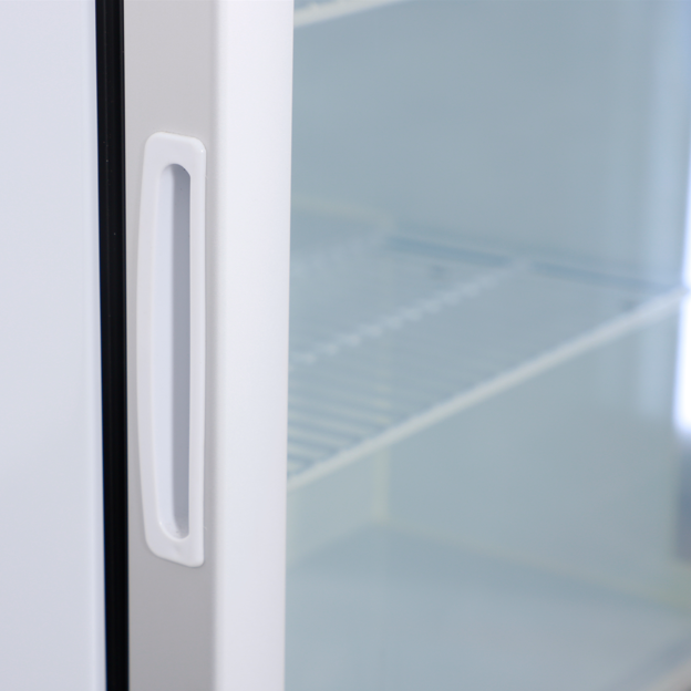 Close-up of the handle on KRD Countertop Display Freezer Single Hinged Door White 55cm LD80, showcasing its design and functionality.
